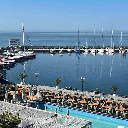 Luxury Sea Nest Next Marina Dinevi Apartament *