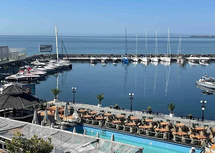 Luxury Sea Nest Next Marina Dinevi Apartament *